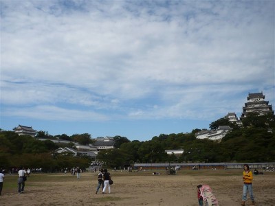 城の全貌。カメラに納めきれなかった。