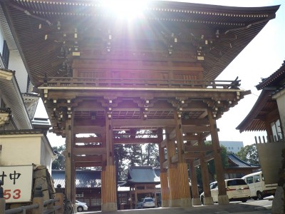 ピカーン！八坂神社の門が開いた！