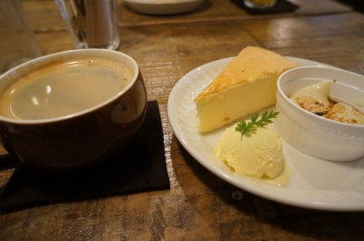 ホットコーヒーとチーズケーキ