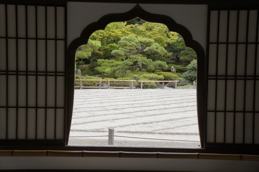 銀沙灘(ぎんしゃだん)と呼ばれる庭園の模様 銀沙灘(ぎんしゃだん)と呼ばれる庭園の模様
