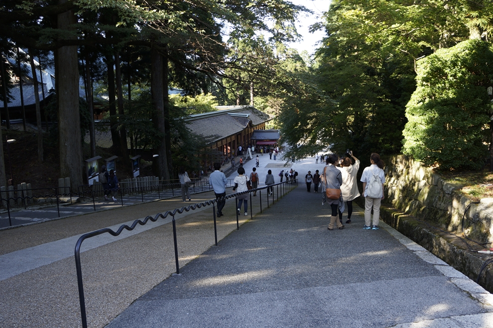 根本中堂へと続く坂 根本中堂へと続く坂