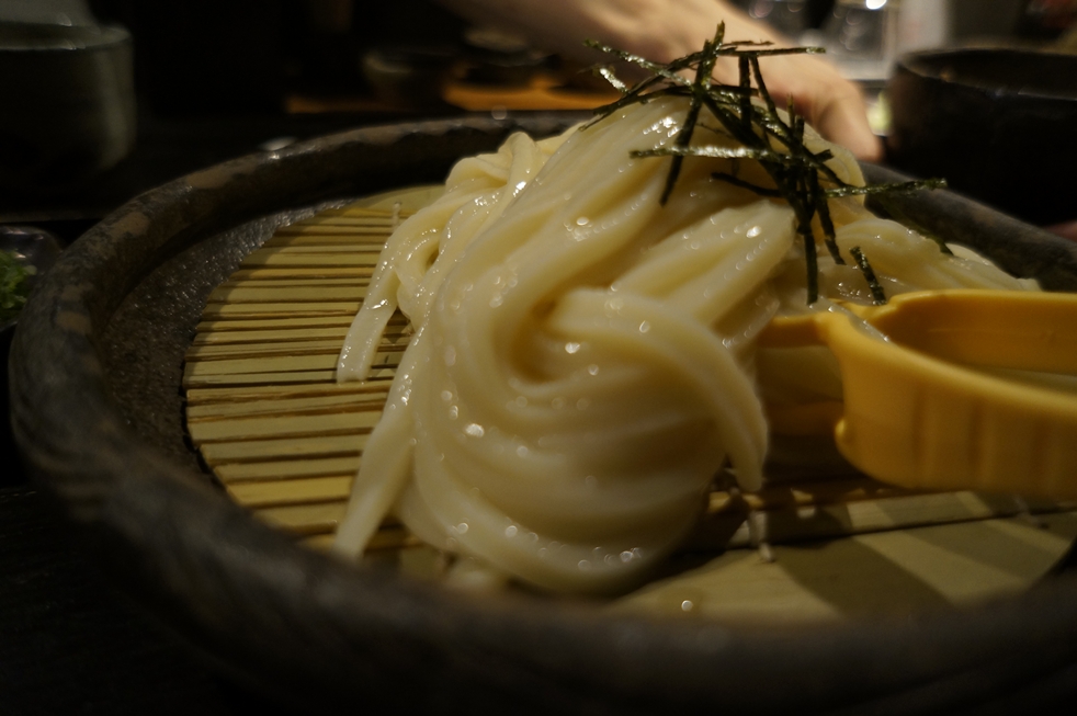 ざるに乗ったうどん ざるに乗ったうどん