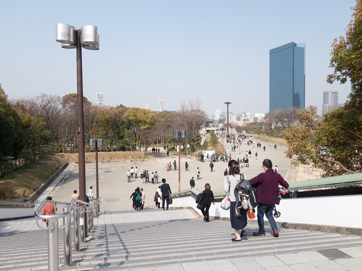 大阪城公園駅から出てすぐ