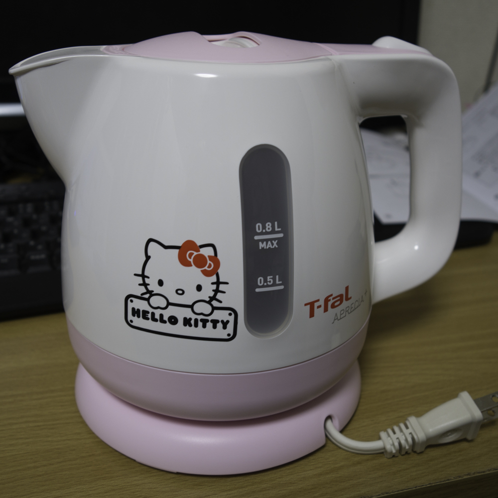 ハローキティモデルの電気ケトル