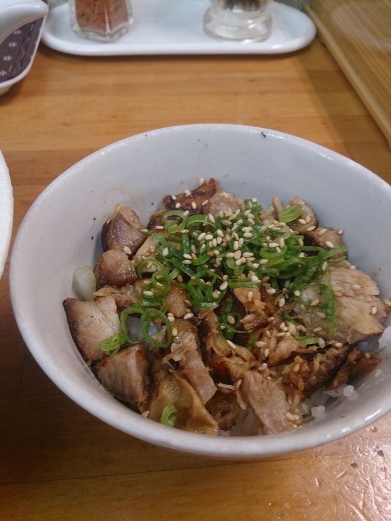 ちょっと小ぶりな入れ物