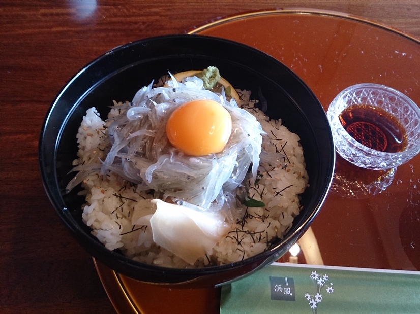 生しらす丼 フューチャリング 卵