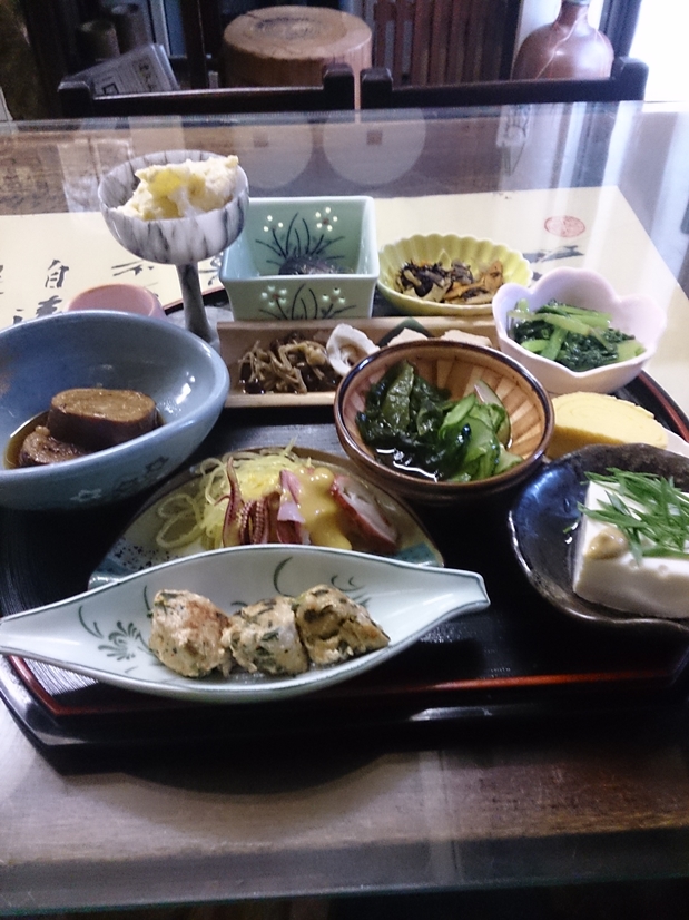 おばんざいセットでは無い。田舎そばセットだ。