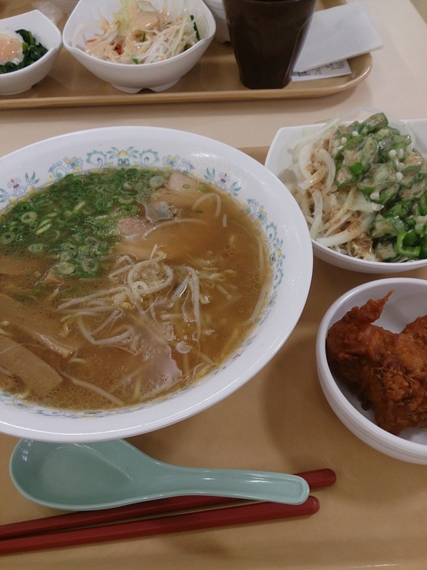 醤油ラーメンと唐揚げ
