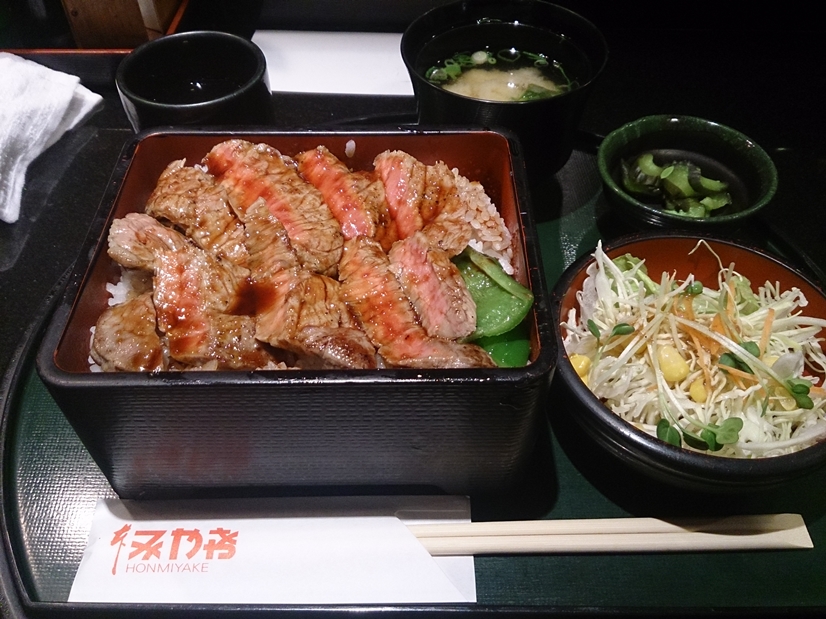 レアな牛肉
