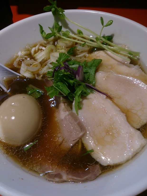 鶏が変わってたな