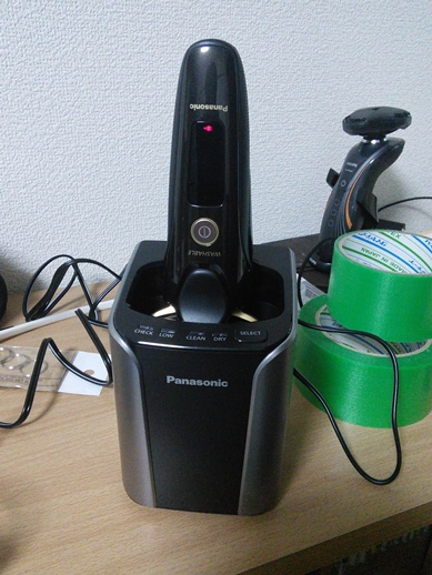 奥のが古いひげ剃り機