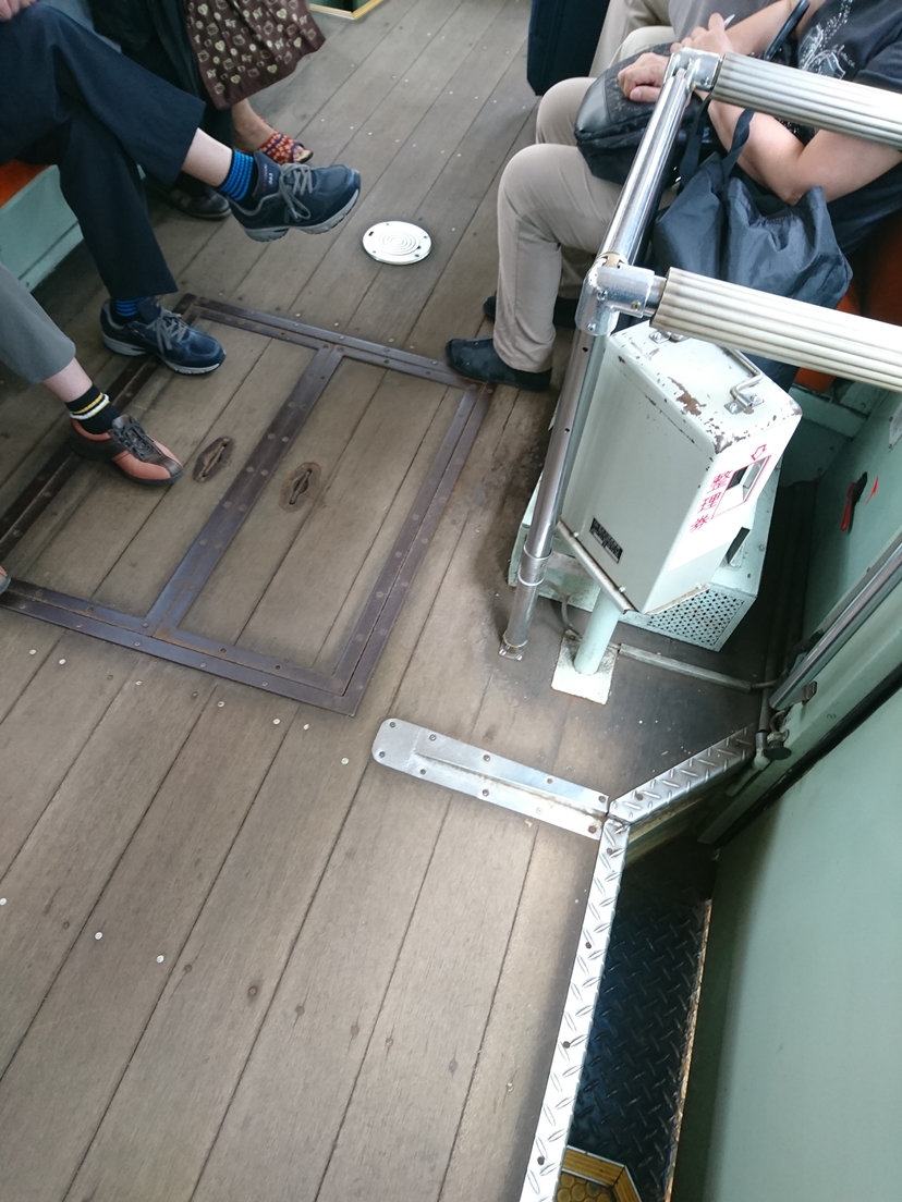 路面電車の床