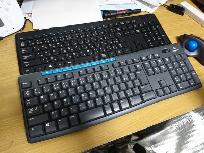 奥のがパソコン工房のキーボード