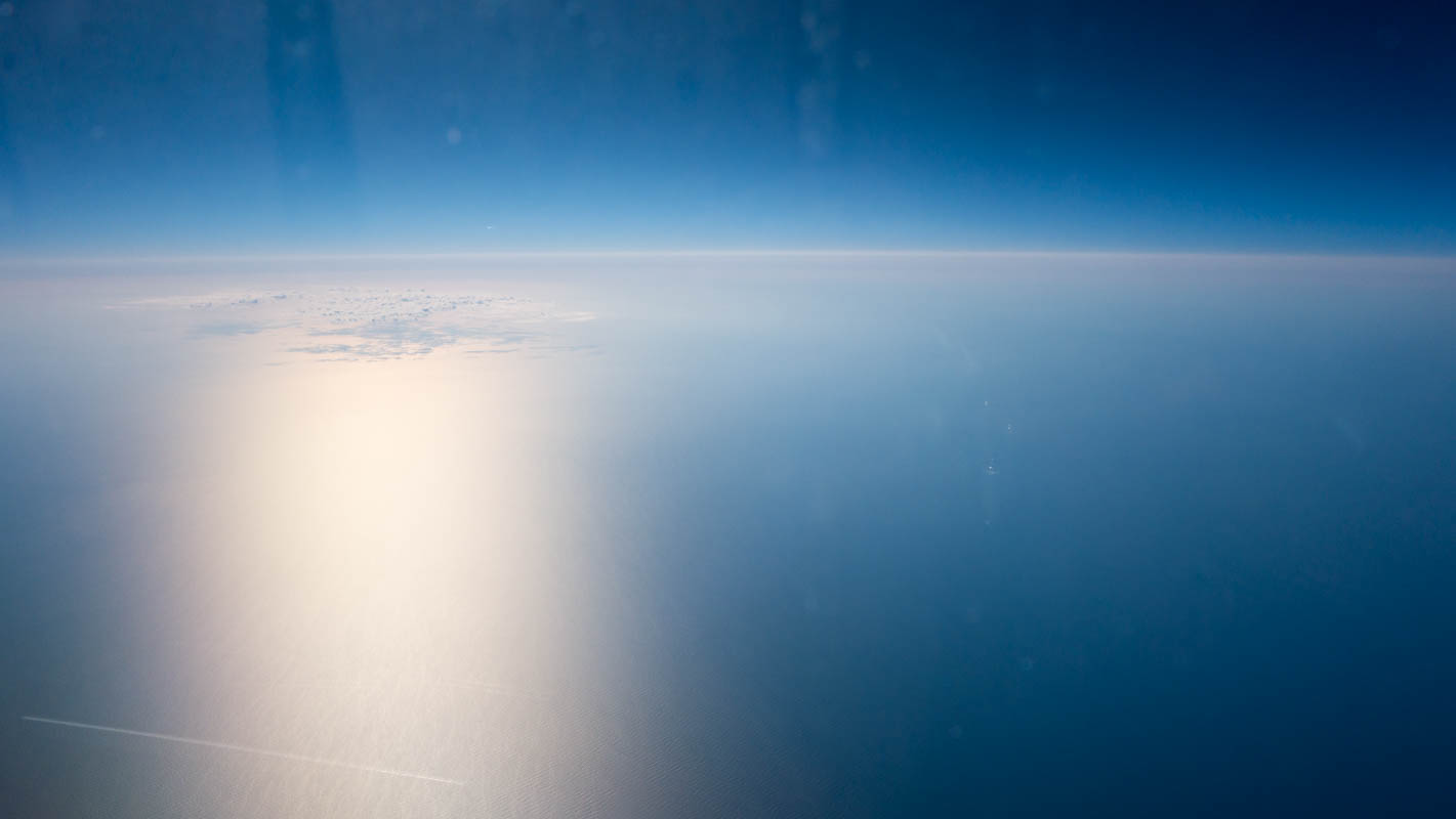 西日が海に反射している