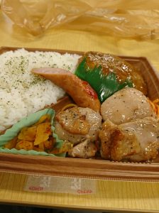 セブンイレブンのミックスグリル弁当