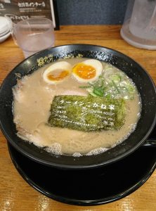 超半熟煮卵入り豚骨ラーメン