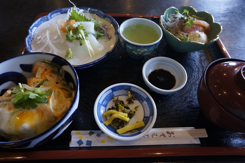 ミニカツ丼とイカ刺し定食