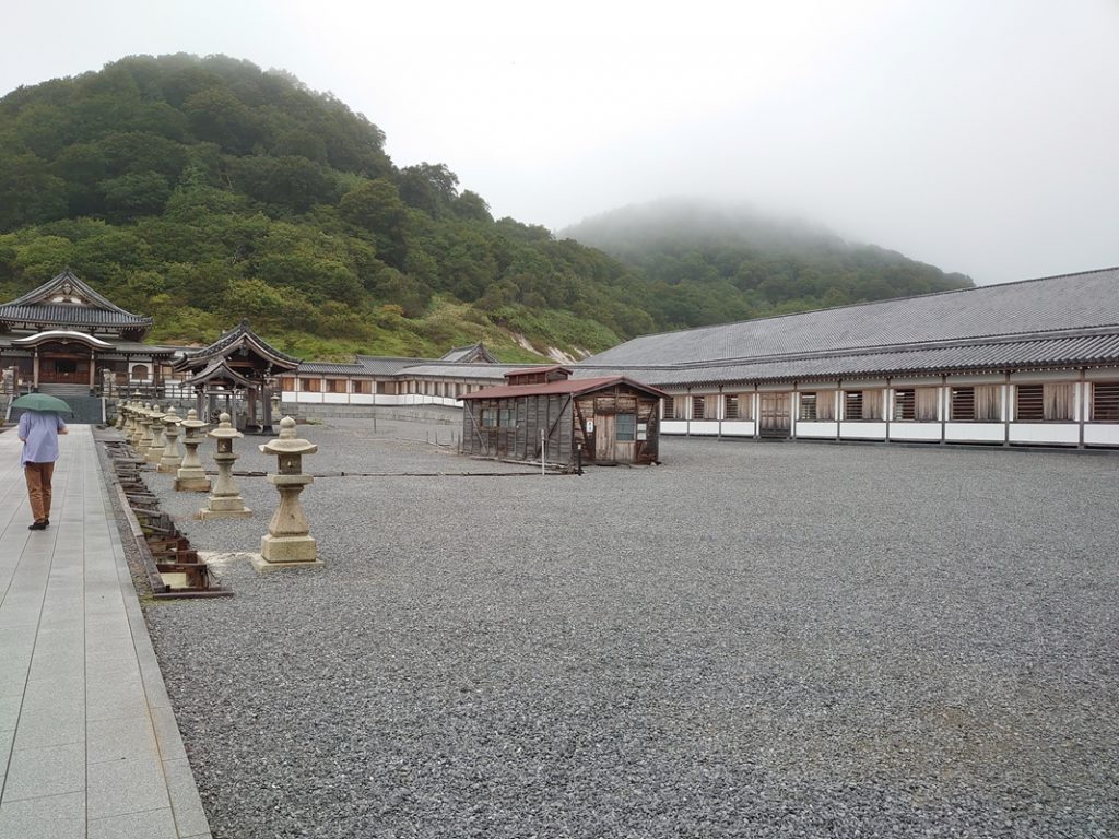 道沿いにある男湯