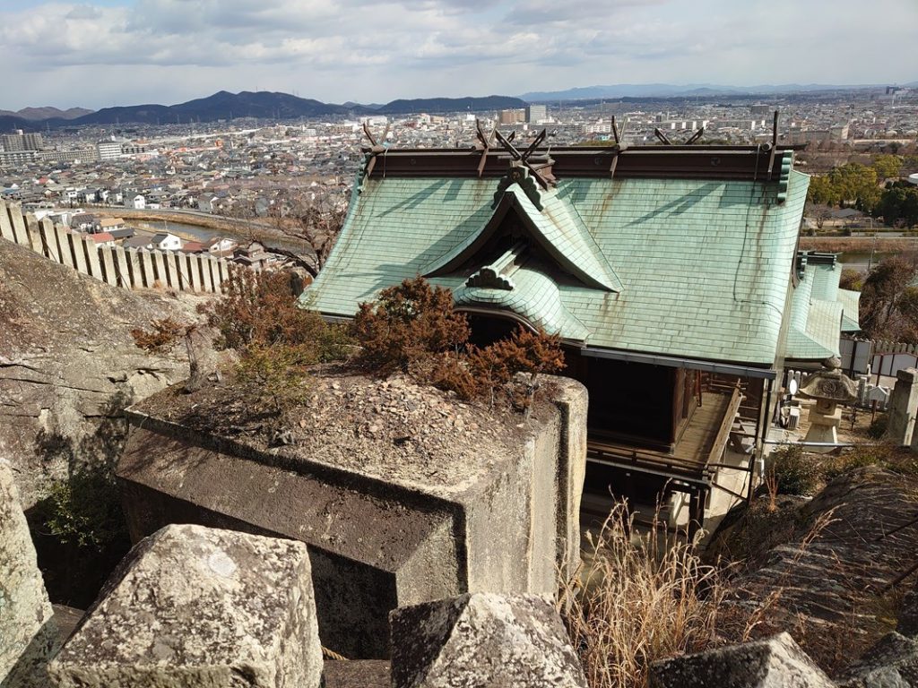 石の宝殿を上から写した写真