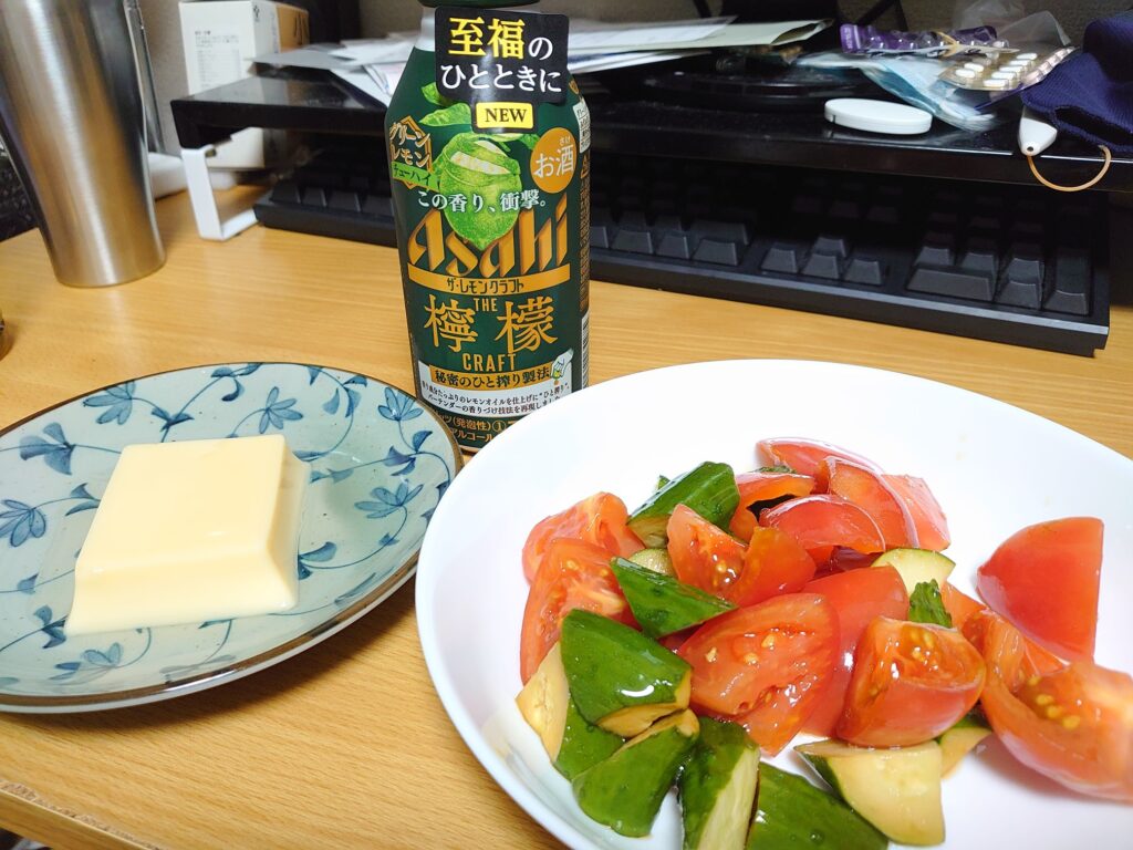 卵豆腐とトマトとキュウリ
