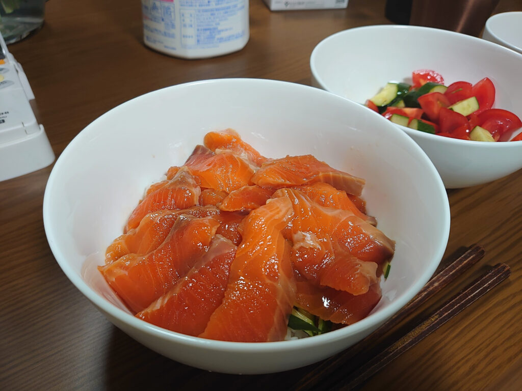 ノルウェーサーモンの漬け丼