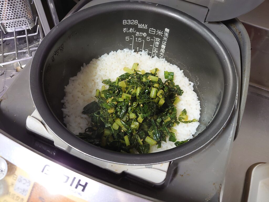 炊きたての白ご飯に混ぜて・・・